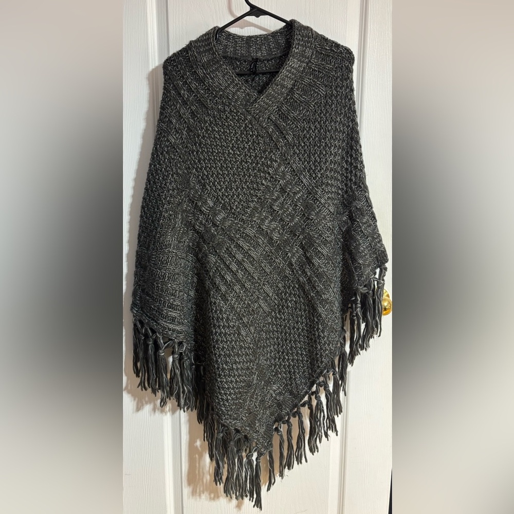 Torrid Cable Knit Chunky Tassel Grey V-Neck Poncho Shall Wrap One Size